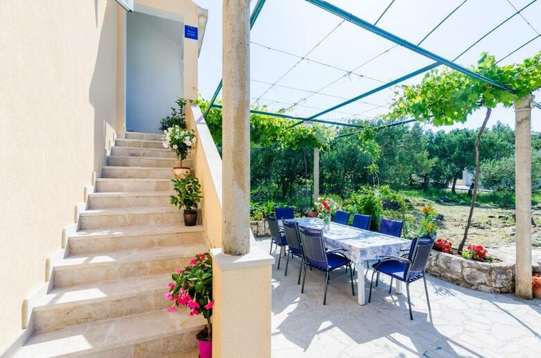 Hostal Apartment & Rooms Ma?din