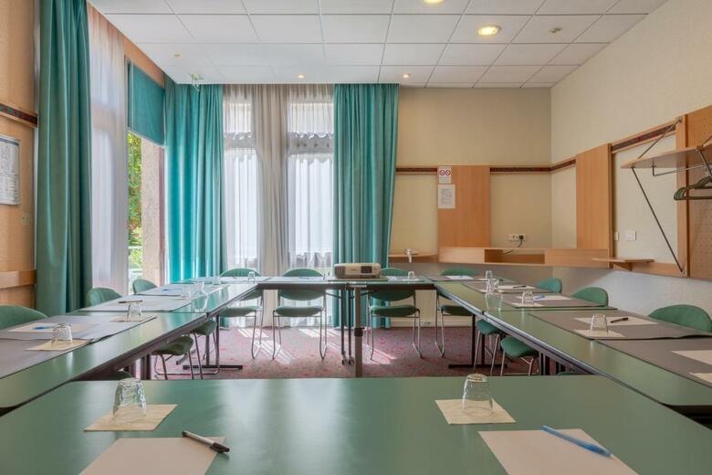 B&B Hotel Chartres Centre Cath�drale