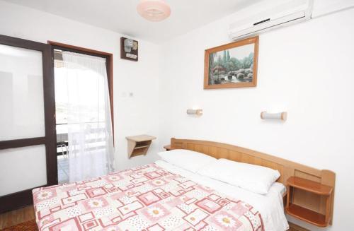 Apartments With A Parking Space Murter - 5103