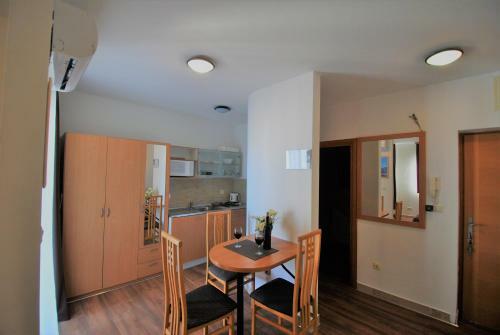 Nautica Apartments