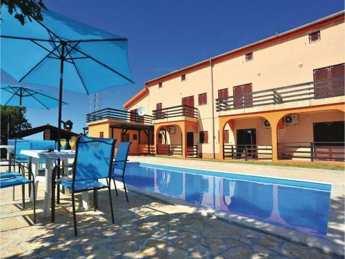 Two-bedroom Apartment In Bilice