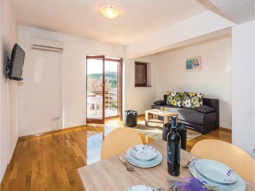 Two-bedroom Apartment In Bilice