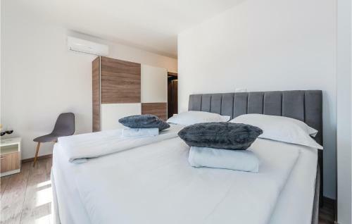 Four-bedroom Holiday Home In Bilice