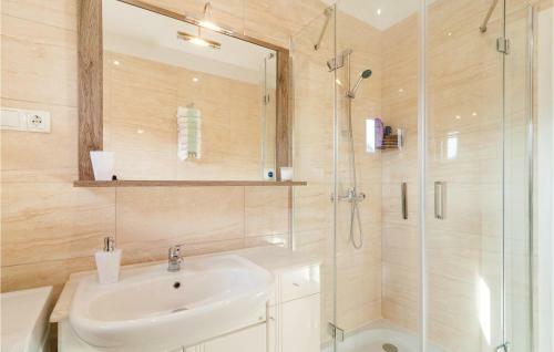Two-bedroom Apartment In Blato