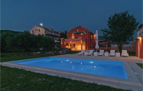Two-bedroom Apartment In Blato