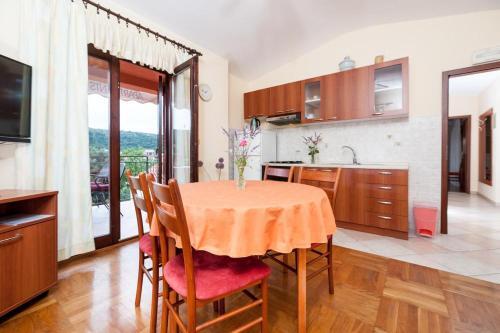 Apartment Bozava 8124a