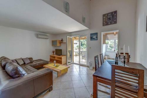 Apartment Savar 8128c