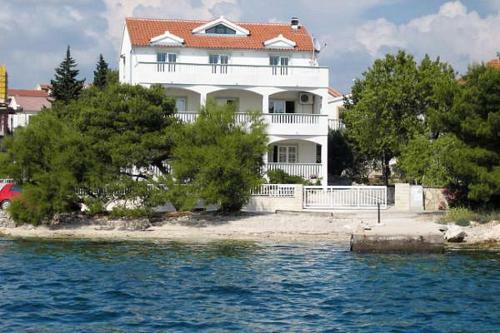 Apartment Brodarica 4195a