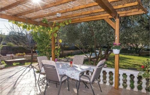 Two-bedroom Holiday Home Zadar 03