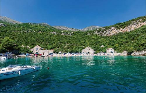 Three-bedroom Holiday Home In Brsecine