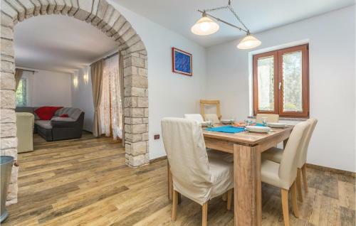 Two-bedroom Holiday Home In Kranceti