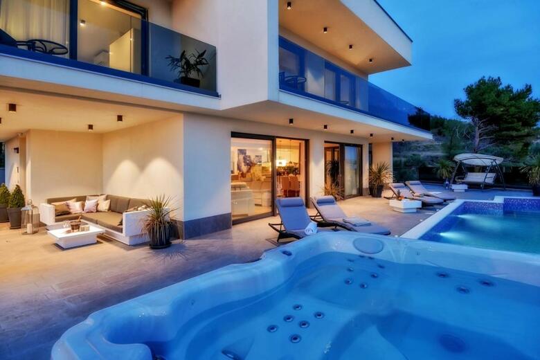 Luxury Villa Happiness