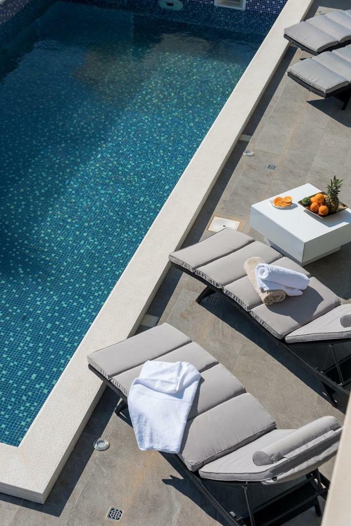 Luxury Villa Happiness