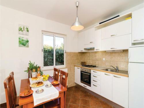 Three-bedroom Holiday Home In Doli