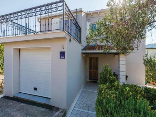 Three-bedroom Holiday Home In Doli