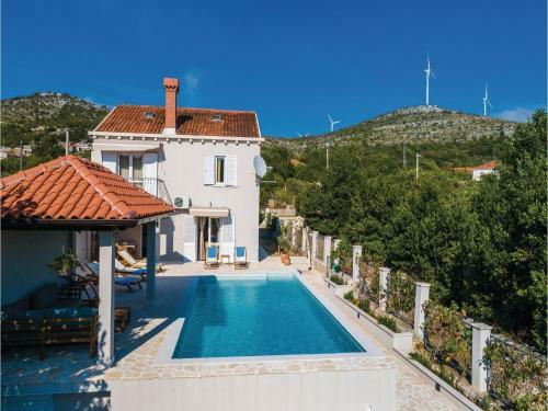 Three-bedroom Holiday Home In Doli