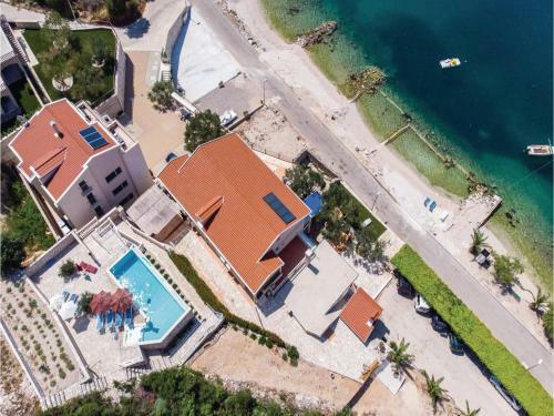 Four-bedroom Apartment In Duba