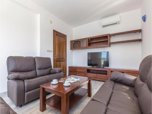 Three-bedroom Holiday Home In Raba