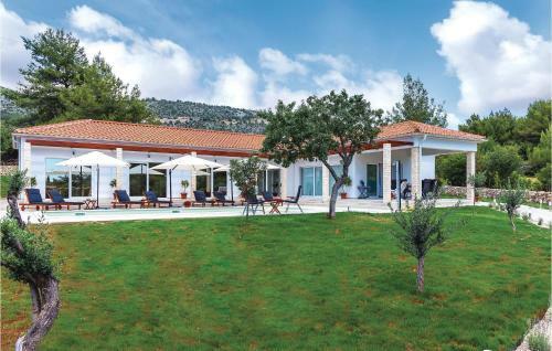 Four-bedroom Holiday Home In Dubrava