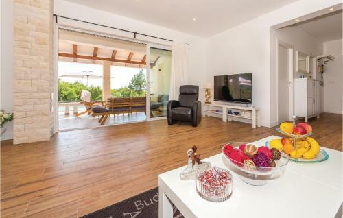 Three-bedroom Holiday Home In Dubrava