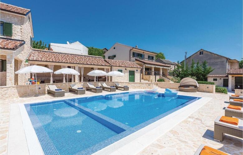 Four-bedroom Holiday Home In Dubrava