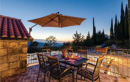 Three-bedroom Holiday Home In Dubravka