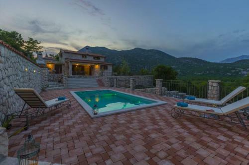 Luxury Villa Stone House Serenity