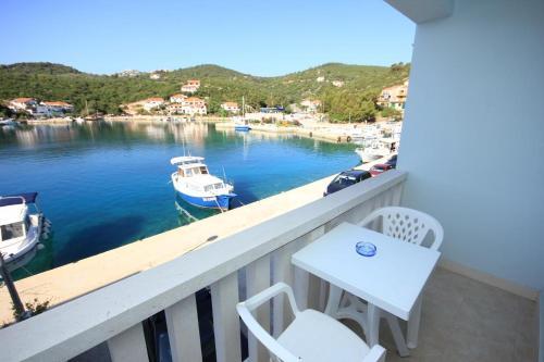 Hostal Double Room Zaglav 8144b