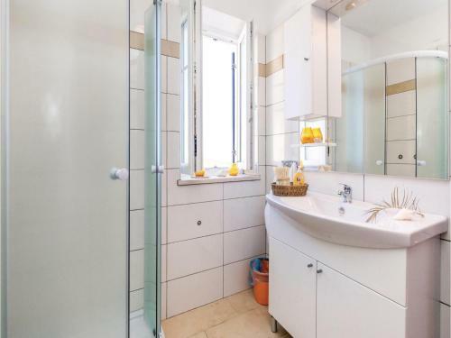 Six-bedroom Holiday Home In Zagore