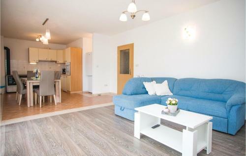 Two-bedroom Apartment In Zagvozd