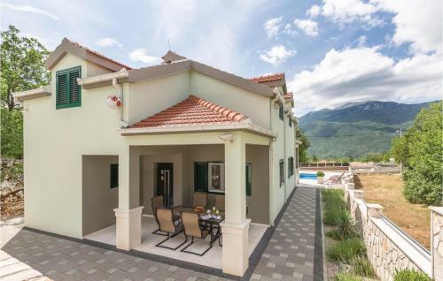 Four-bedroom Holiday Home In Zagvozd