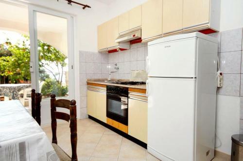 Apartment Zavalatica 4453c