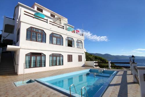 Apartment Zavalatica 183f