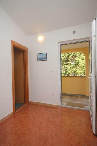 Apartment Zdrelac 8285a