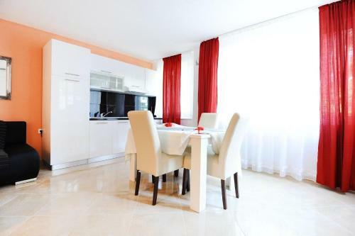 Hostal Apartment Zecevo Rtic 10307b
