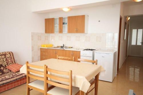 Apartment Metajna 6466c