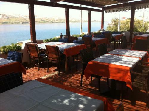 Hostal Triple Room Metajna 3305l