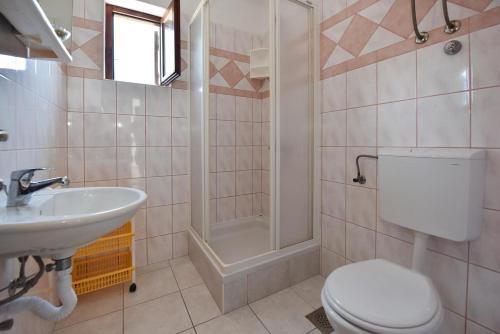 Apartment Kustici 6353b
