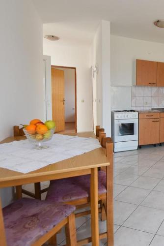Apartment Kustici 6353b