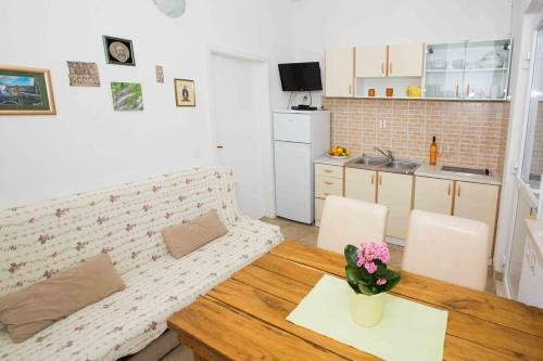 Apartment Zuljana 12058b