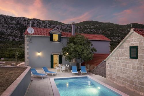 Zupa Villa Sleeps 8 Pool Air Con Wifi