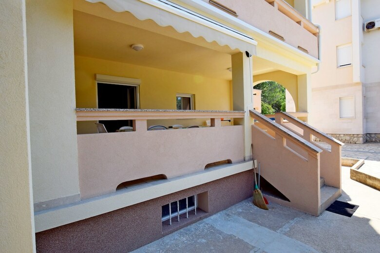 Apartments A-z