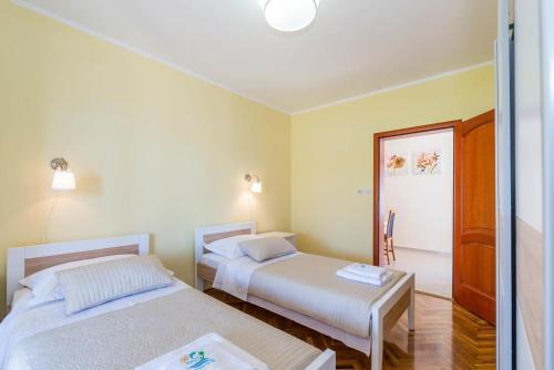 Apartment Stara Novalja 6319a