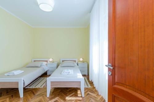 Apartment Stara Novalja 6319a