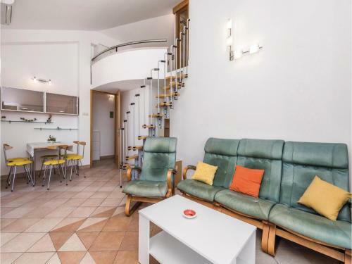 Three-bedroom Apartment In Stara Novalja