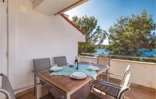 Three-bedroom Apartment In Stara Novalja
