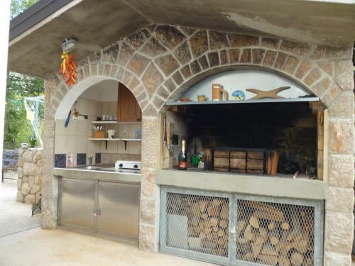 Apartment In Starigrad-paklenica 33792