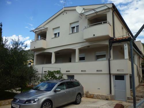 Apartment In Starigrad-paklenica 33792