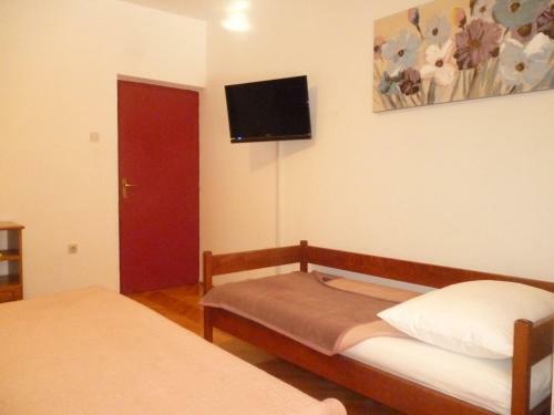 Apartments In Starigrad-paklenica 33853