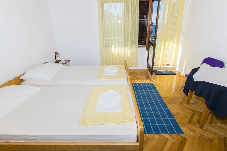 Apartment And Rooms Tina